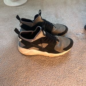 Nike huarache grey and black
